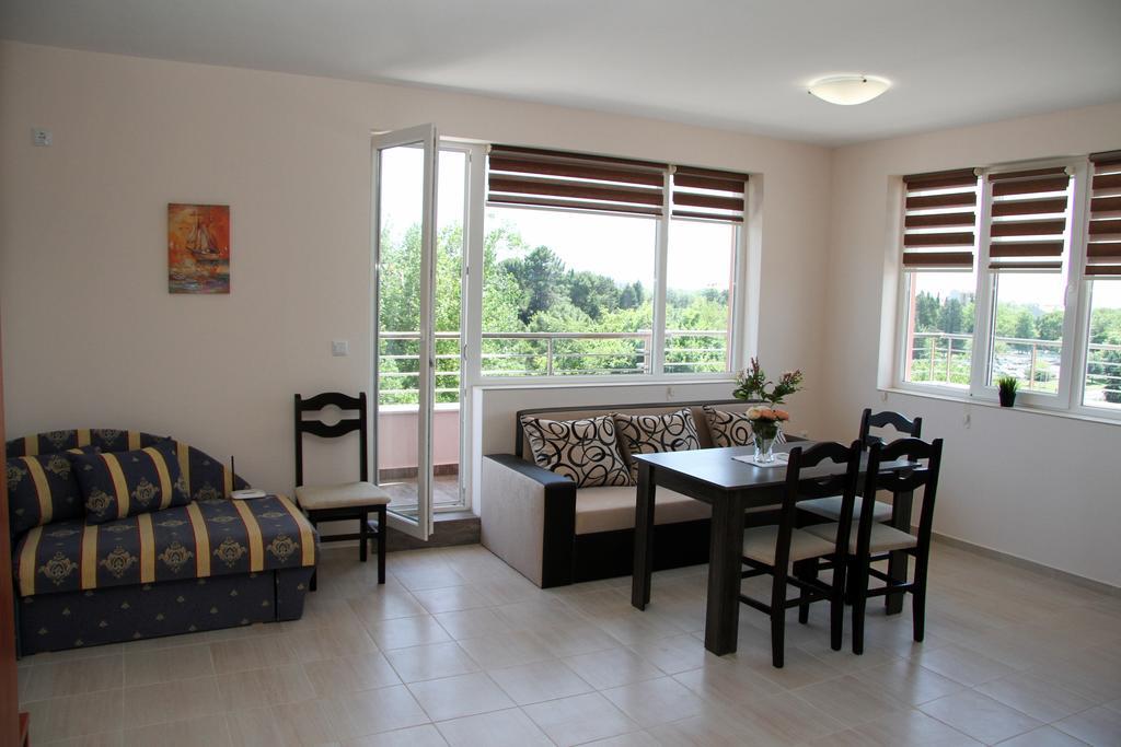 Capuccino Guest Apartments - Free Parking And Wi-Fi Sunny Beach Buitenkant foto