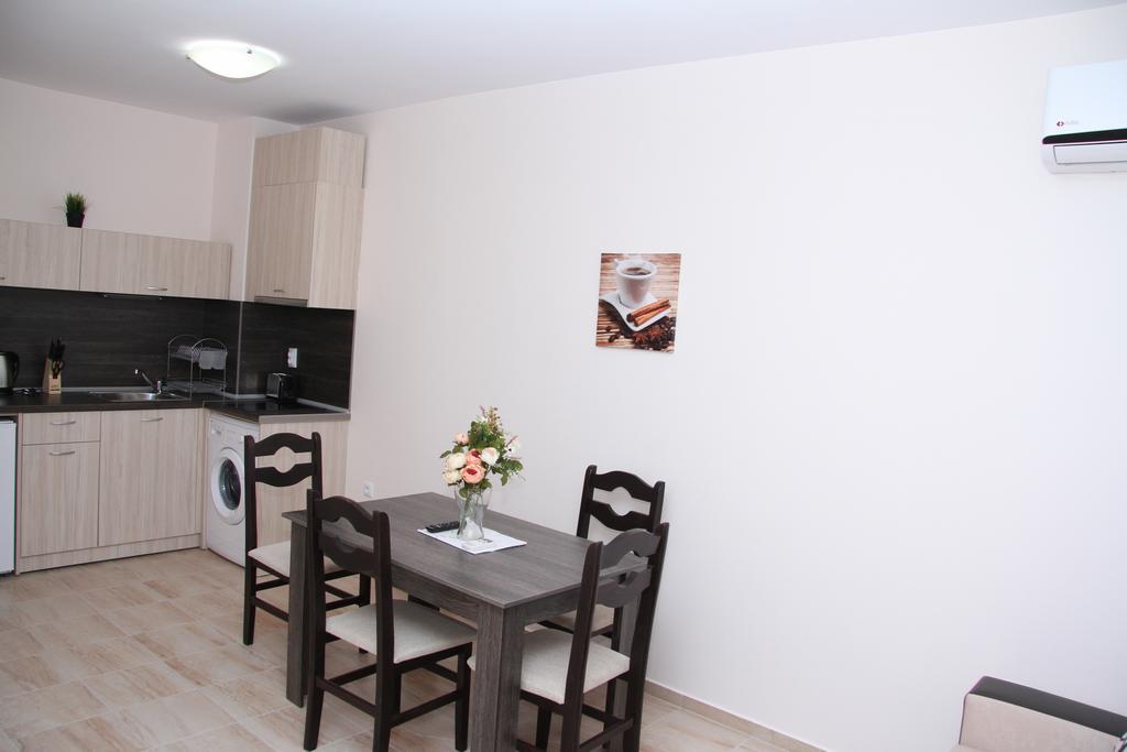 Capuccino Guest Apartments - Free Parking And Wi-Fi Sunny Beach Buitenkant foto